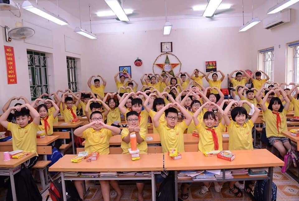 Buổi học đầu tiên sau kì nghỉ dài phòng chống Covid 19.
